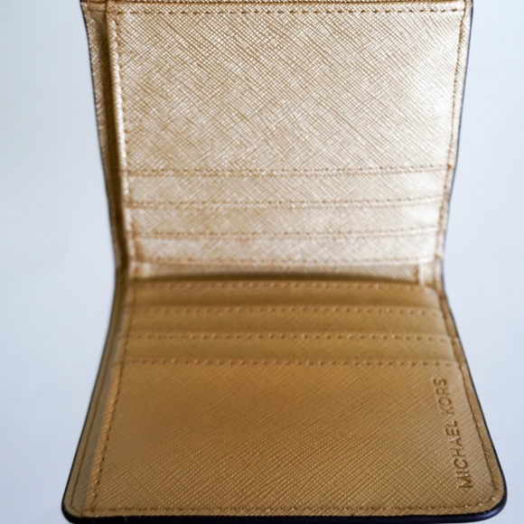 Michael Kors Hayes M Trifold Leather Wallet Gold - Picture 4 of 6